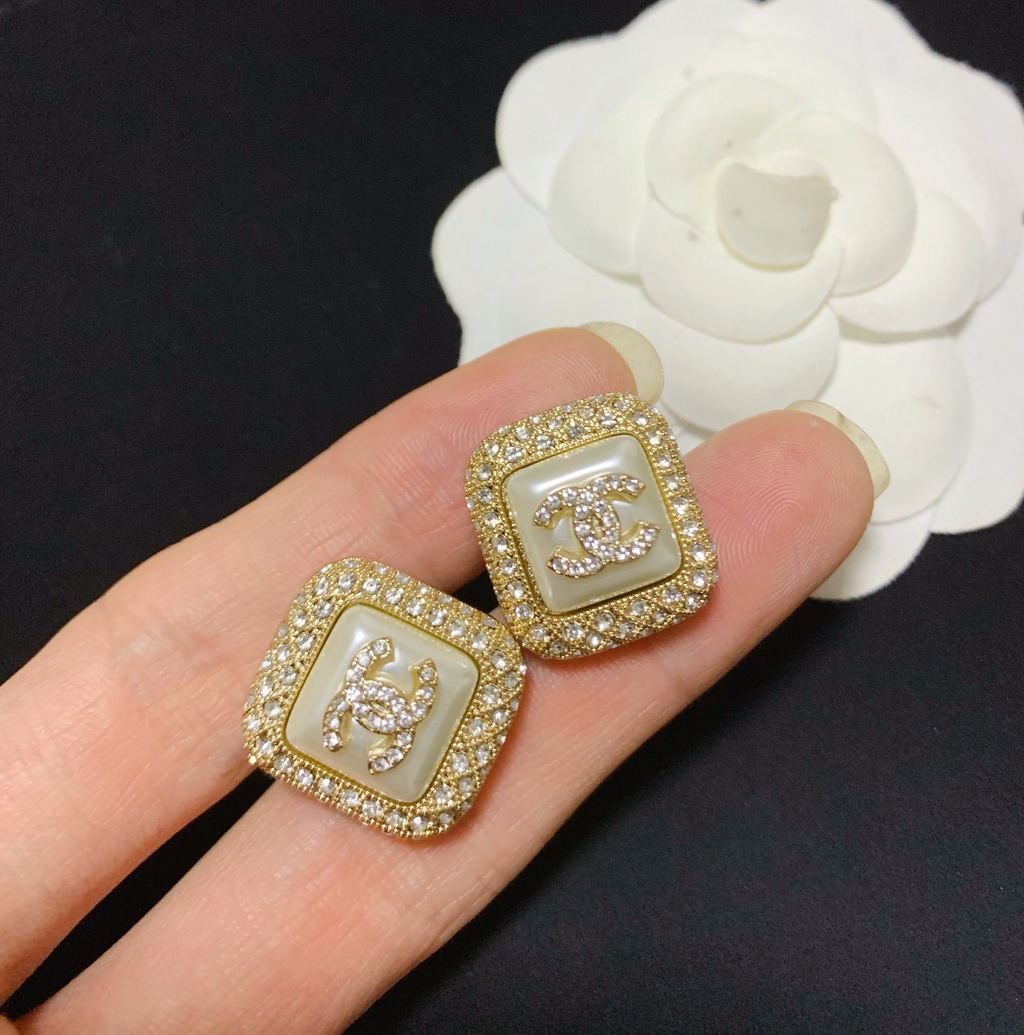 Classic Edging Masonry Earrings