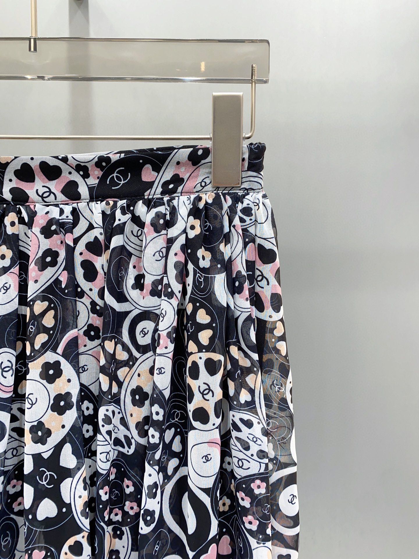 24 Printed shirt suit and skirt 1824042901