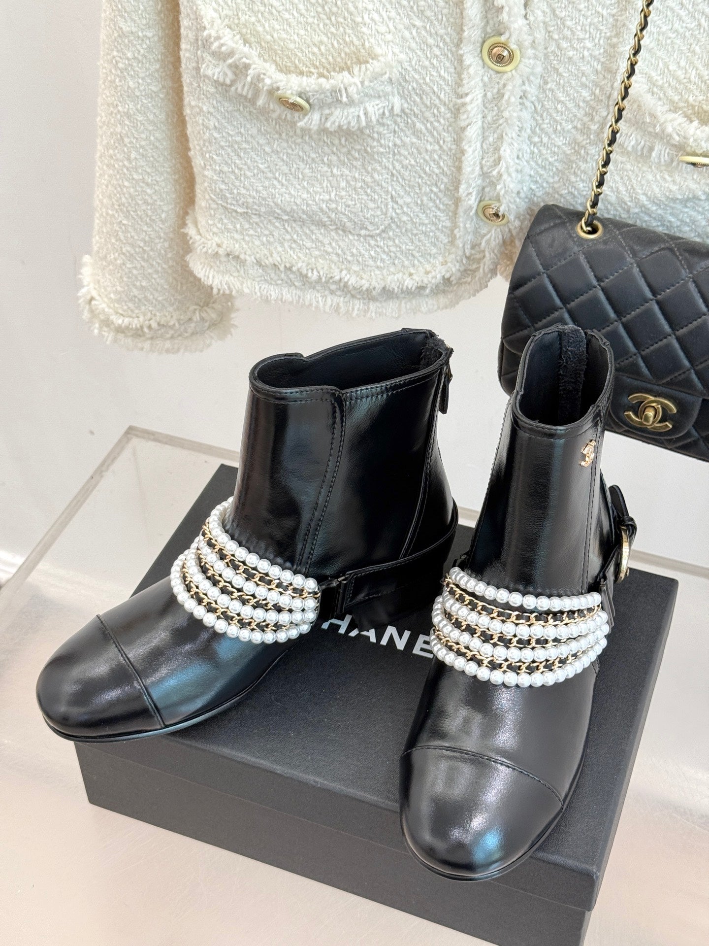 25ss new fashionable pearl chain ankle boots 0725090810