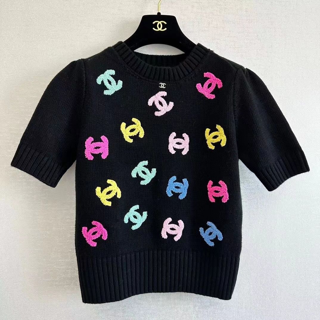 New casual and fashionable knitwear short sleeved T-shirt 1024022611