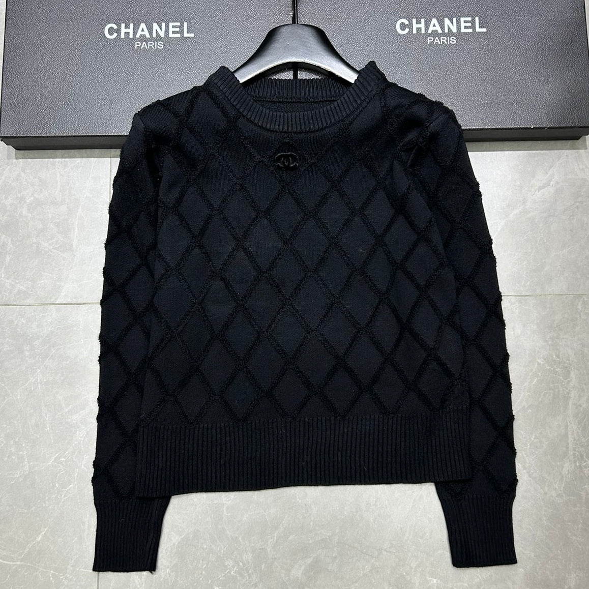 Line concave convex long sleeved sweater 1024102204