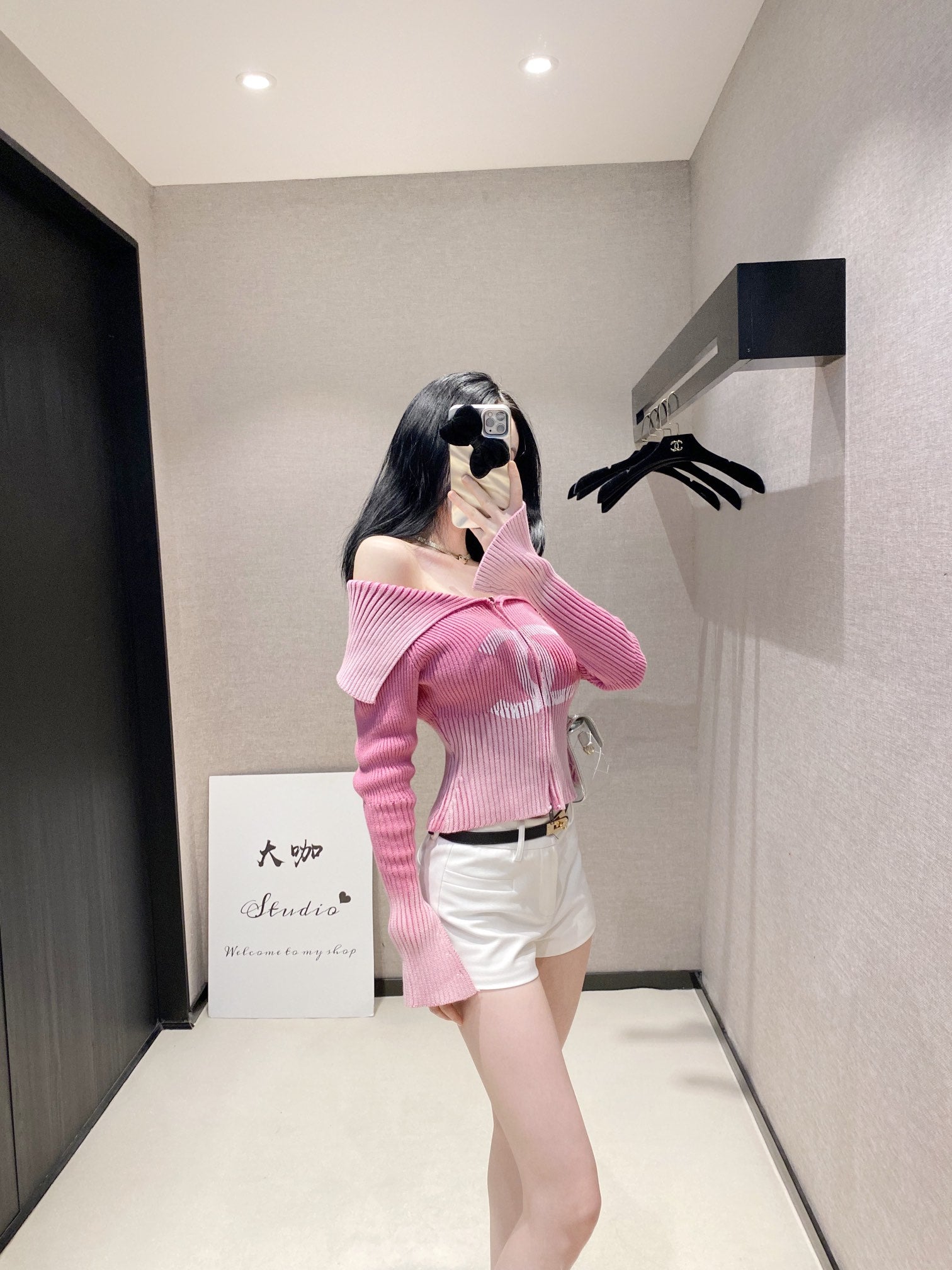 Off-the-shoulder Knit Sweater 0724082811