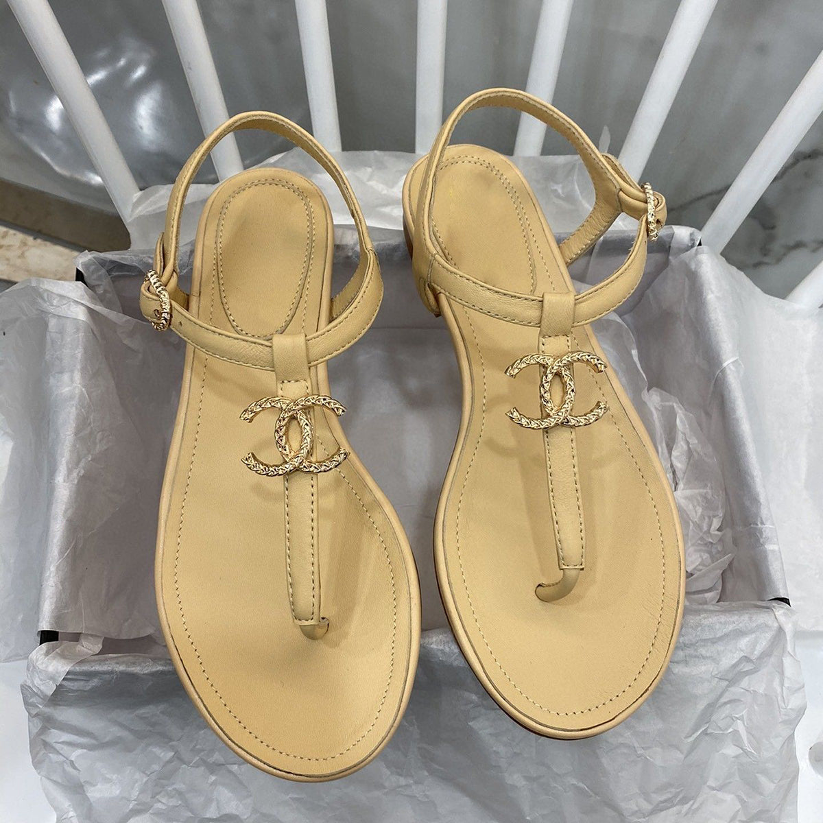New stylish and minimalist sandals PD10041012