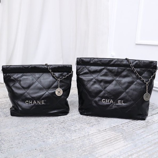 Handbag With SiLer-Tone & Lacquered Metal