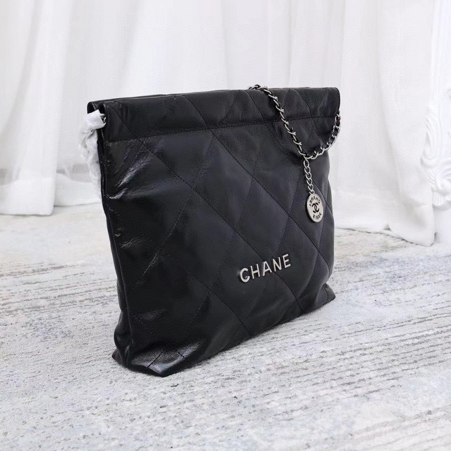 Handbag With SiLer-Tone & Lacquered Metal