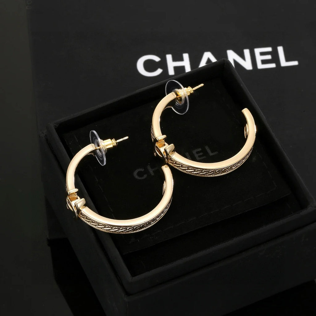 Classic and versatile celebrity stud earrings 1025030502