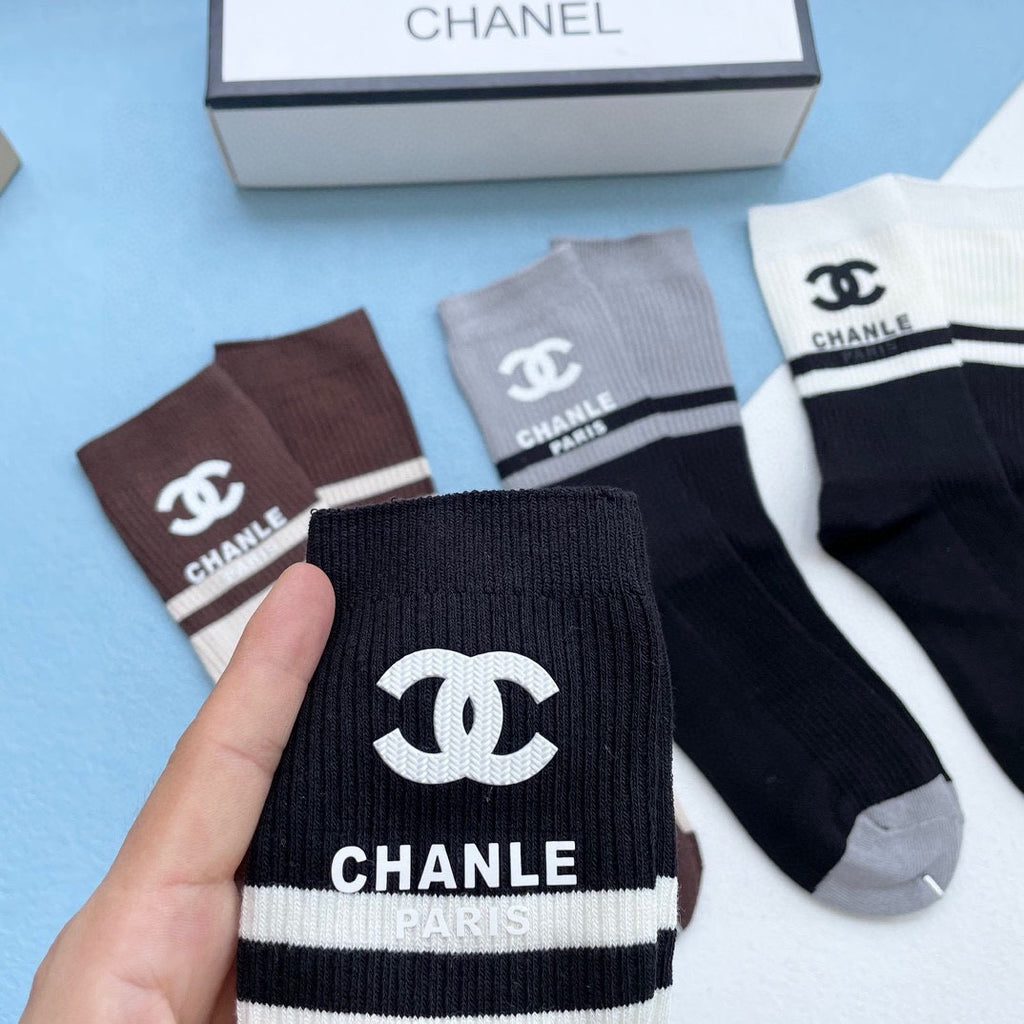 Fashionable and versatile mid-calf socks 0724050907