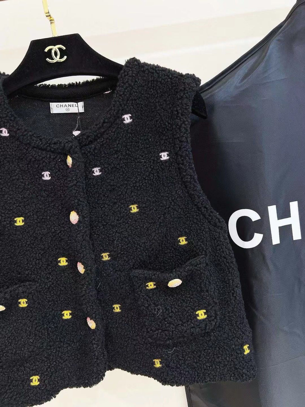 Early Spring New Embroidered Age-reducing Knitted Cardigan Vest Top 1024030710