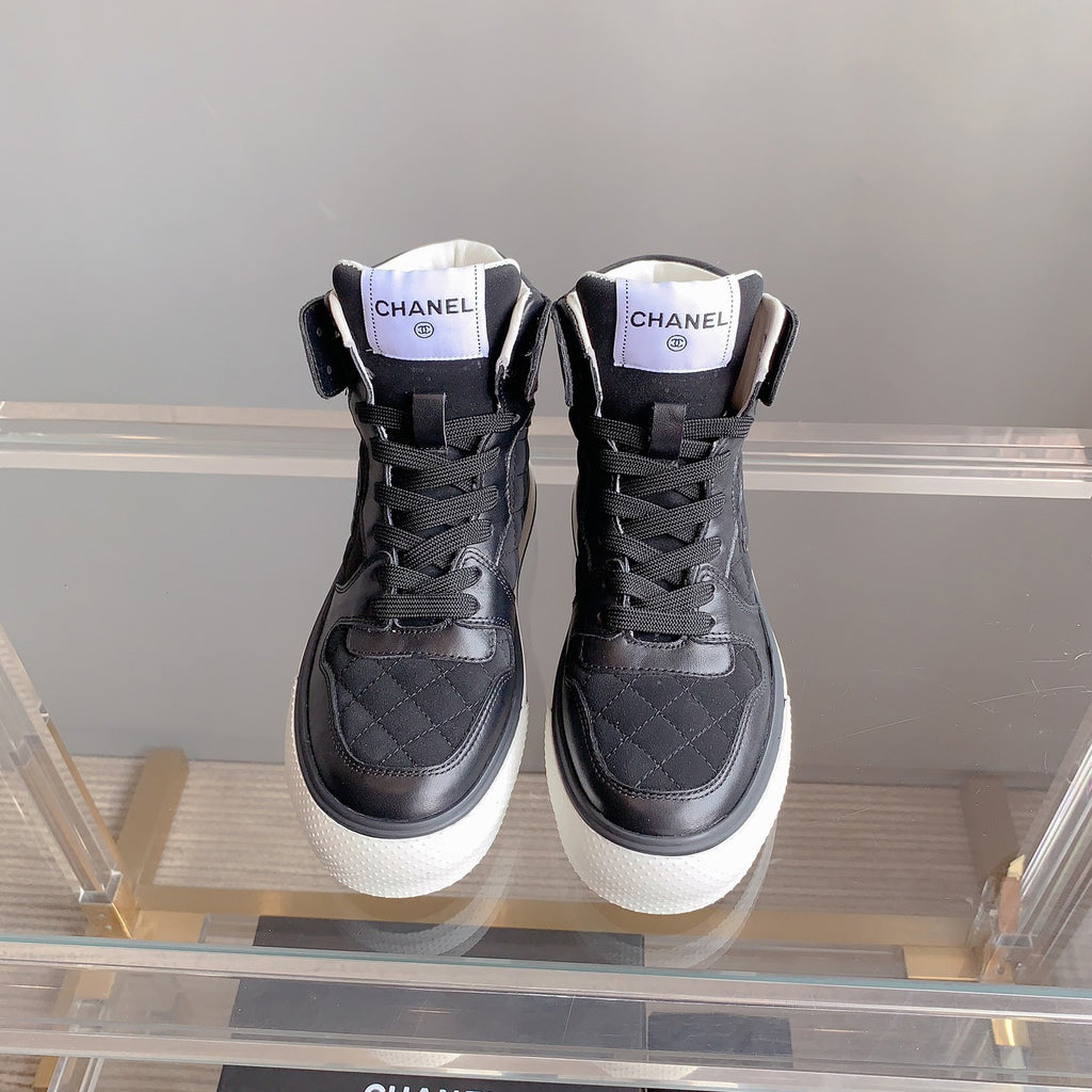 Classic versatile rhombus sneakers 1824061008