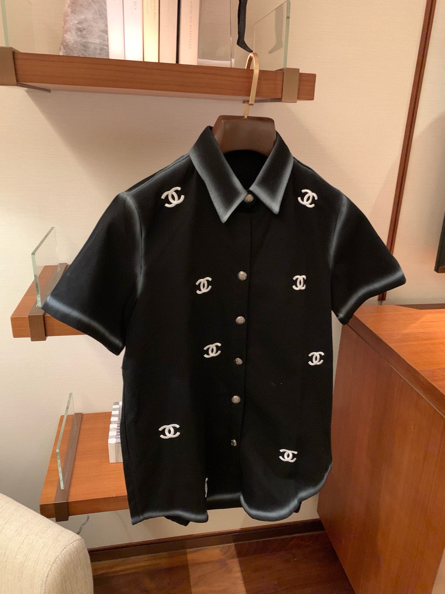 Double C positioning exquisite embroidery hand-painted denim short-sleeved shirt 0724050902