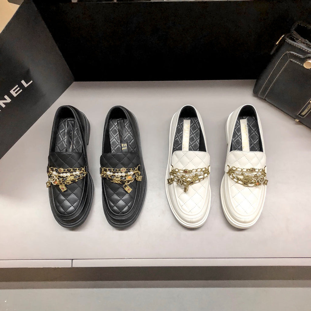 Chain Pendant Loafers