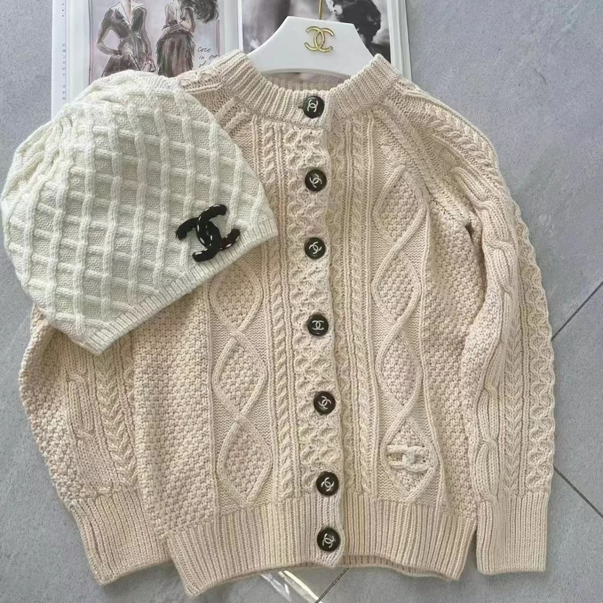 New Round Neck Thickened Loose Knitted Cardigan Top 1024111101