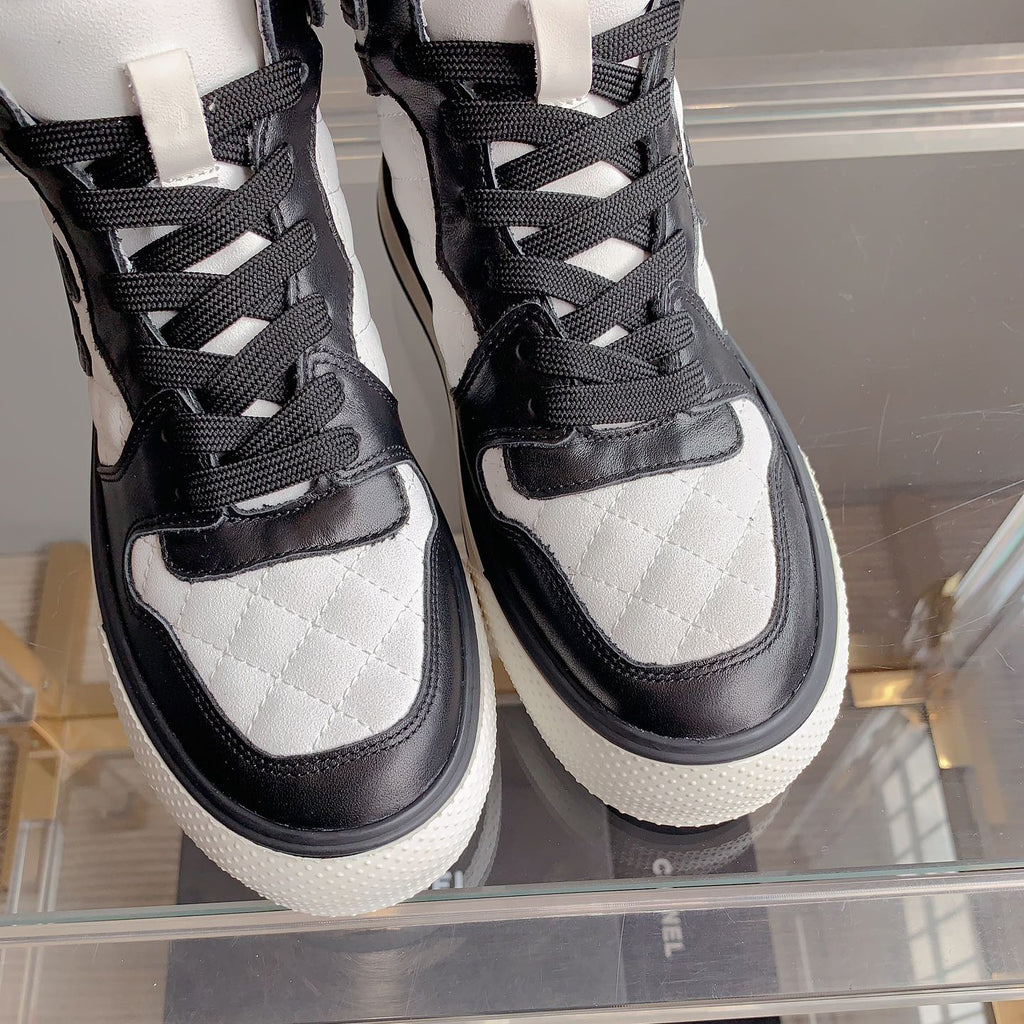 Classic versatile rhombus sneakers 1824061008