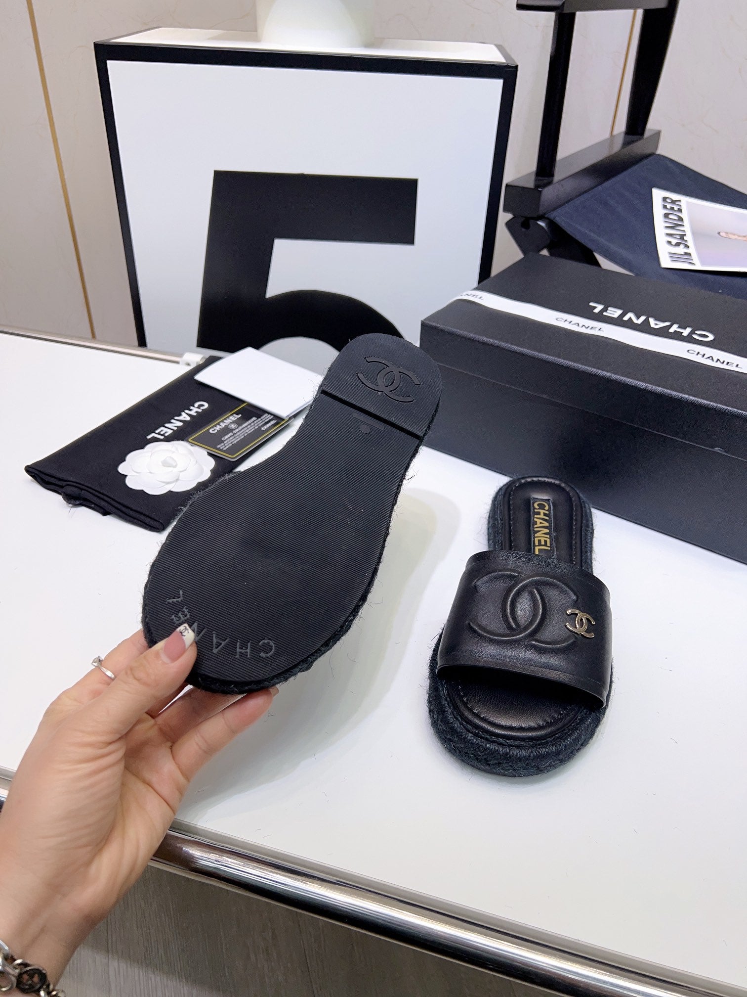 23 Ladies Fashion Luxury slipper and flip-flop S009