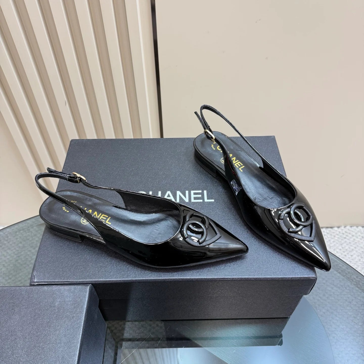 Top High-end Flat Sandals 1025030410