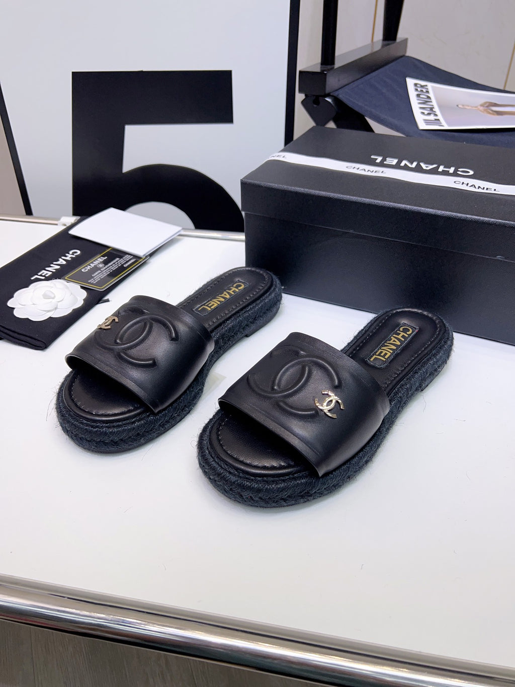 23 Ladies Fashion Luxury slipper and flip-flop S009