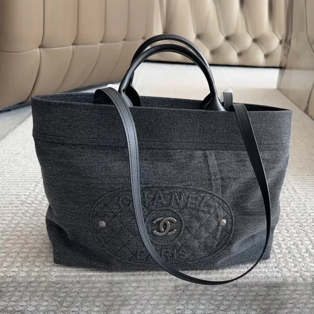 Large capacity versatile handbag tote bag 1024110710