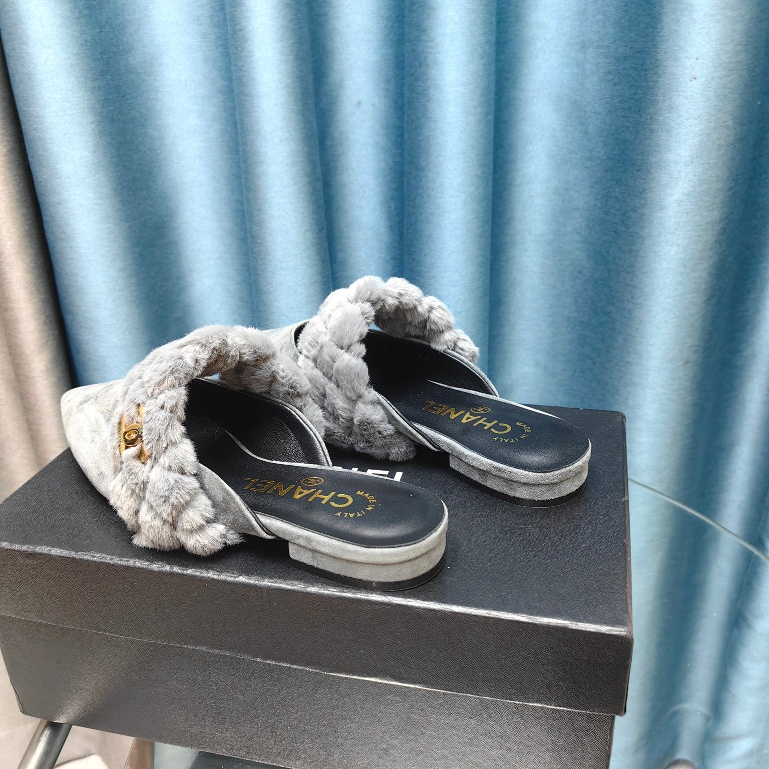 Fashion Pointed Toe Plush Slippers 0725021002