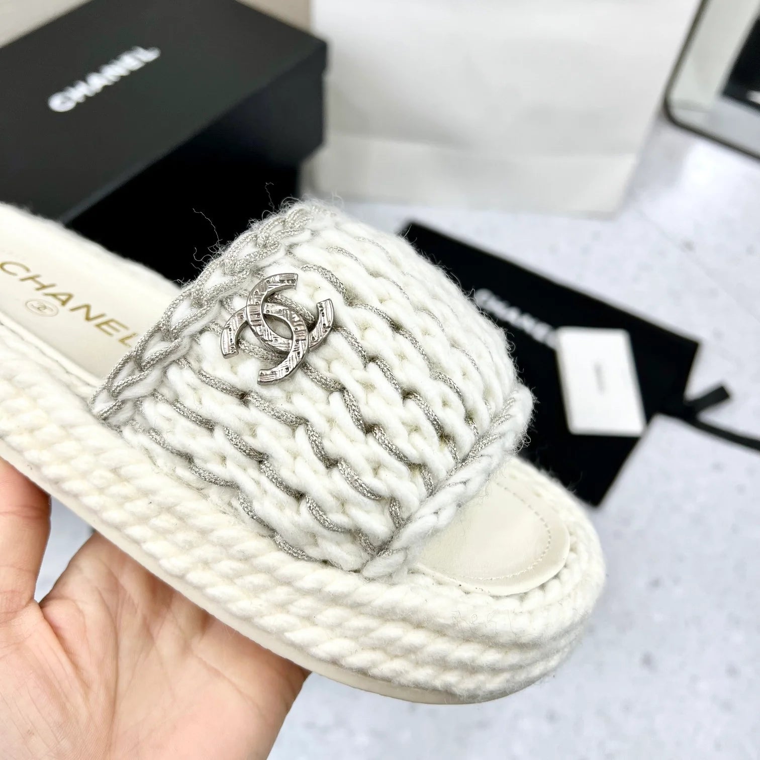 New thick-soled woven sandals 1024071709