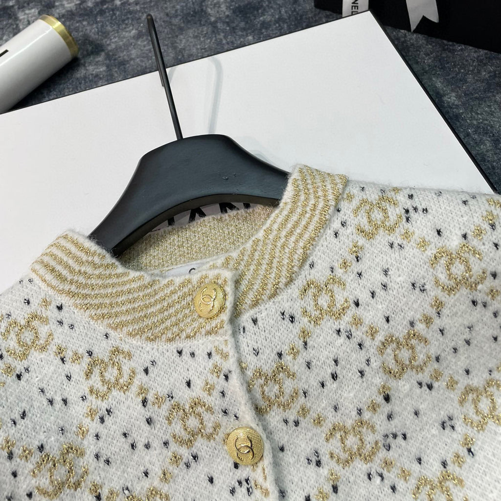 fashion gold thread jacquard custom gold buckle custom yarn gradient round neck long sleeve buttoned knitted sweater cardigan jacket XC0723112005