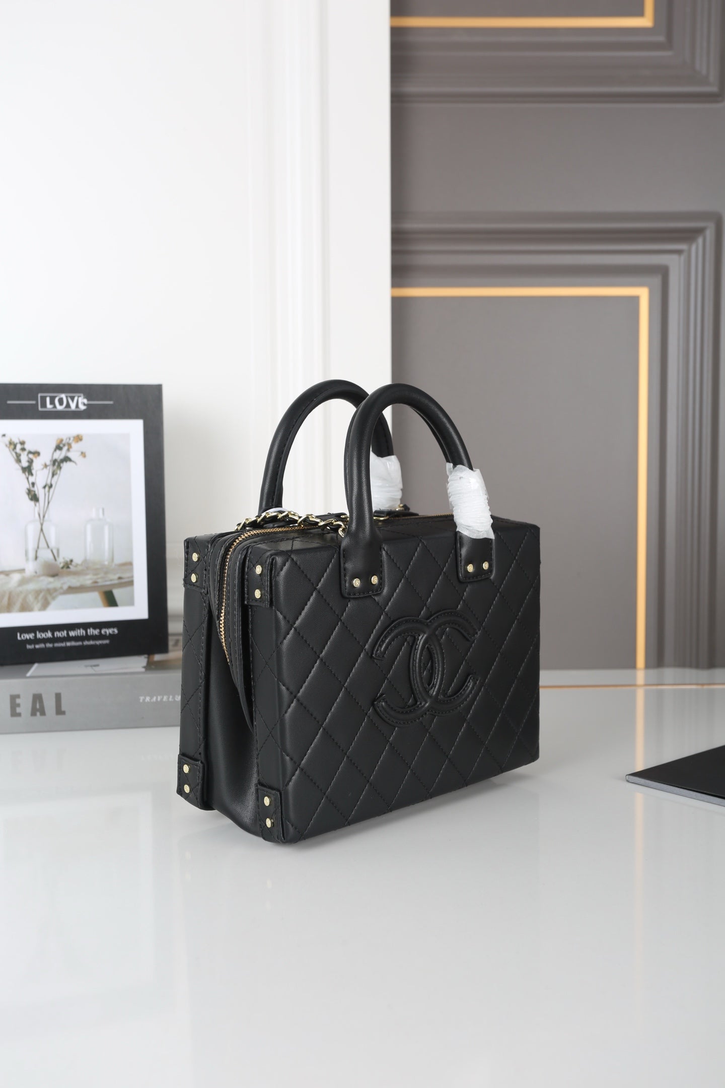 Retro Chain Bag Diamond Pattern Handle Cosmetic Bag Cosmetic Case 0725021301