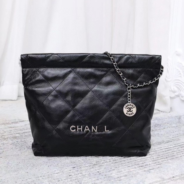 Handbag With SiLer-Tone & Lacquered Metal