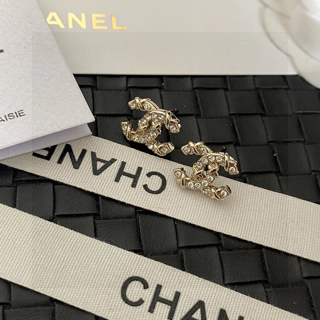Super versatile new pearl earrings 1024040119