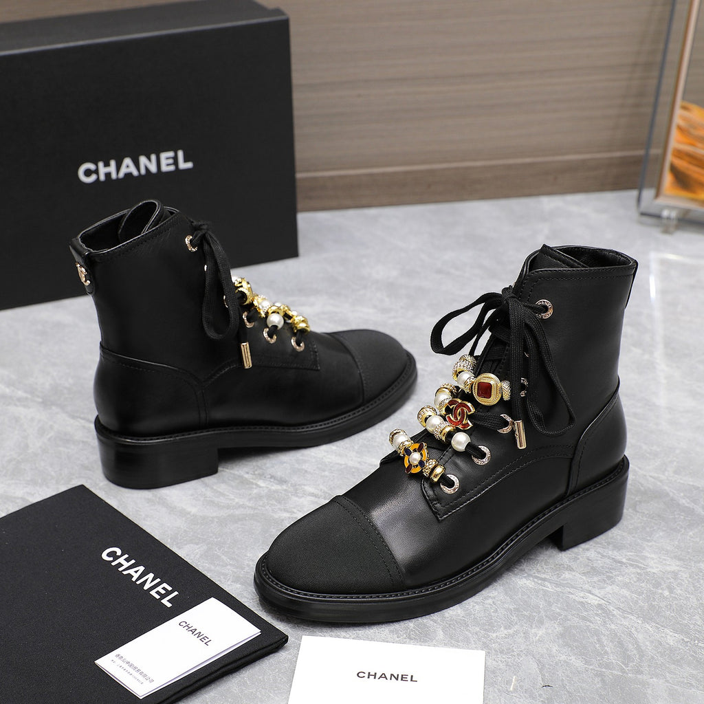 24 new Martin boots decorated with double C pearl gem heavy metal buckle 0724090503