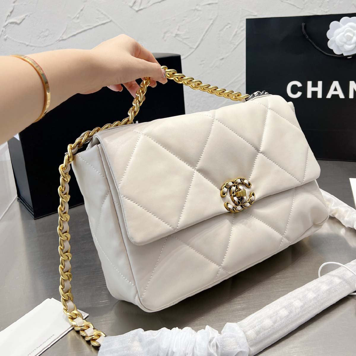 Handbag  With Three-Metals Chain