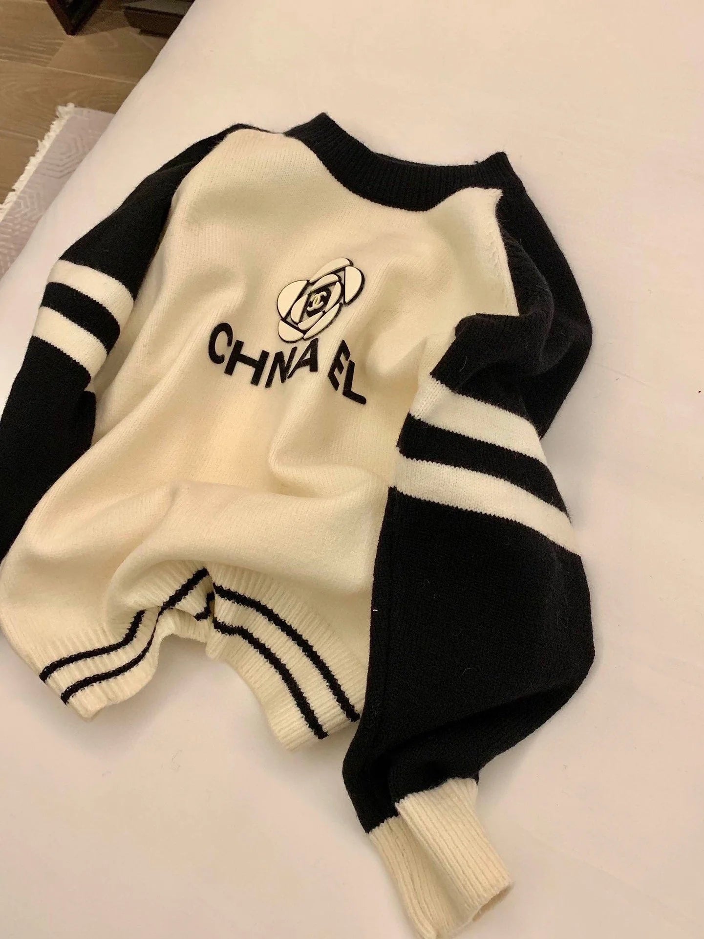 Fashion Camellia Sweater 0724012302