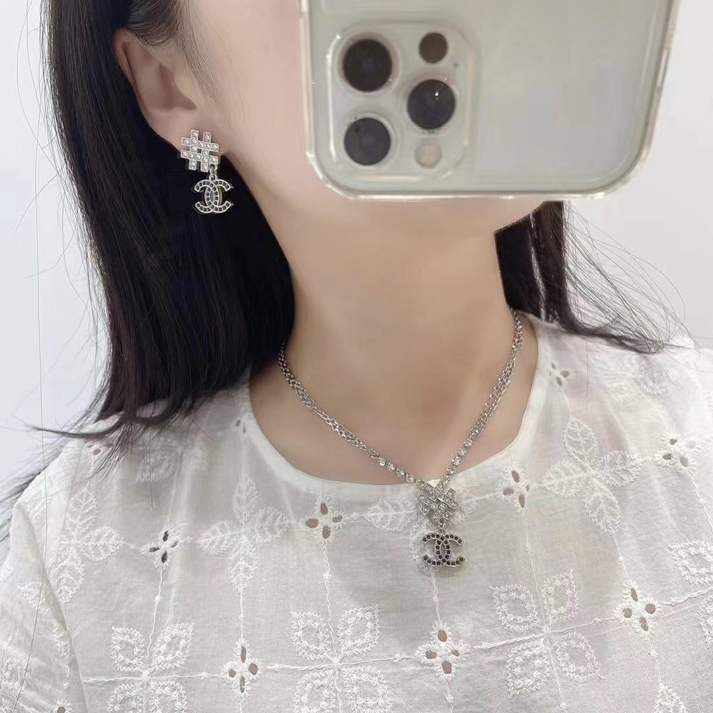Fashionable Diamond Necklace Bow Necklace X091113
