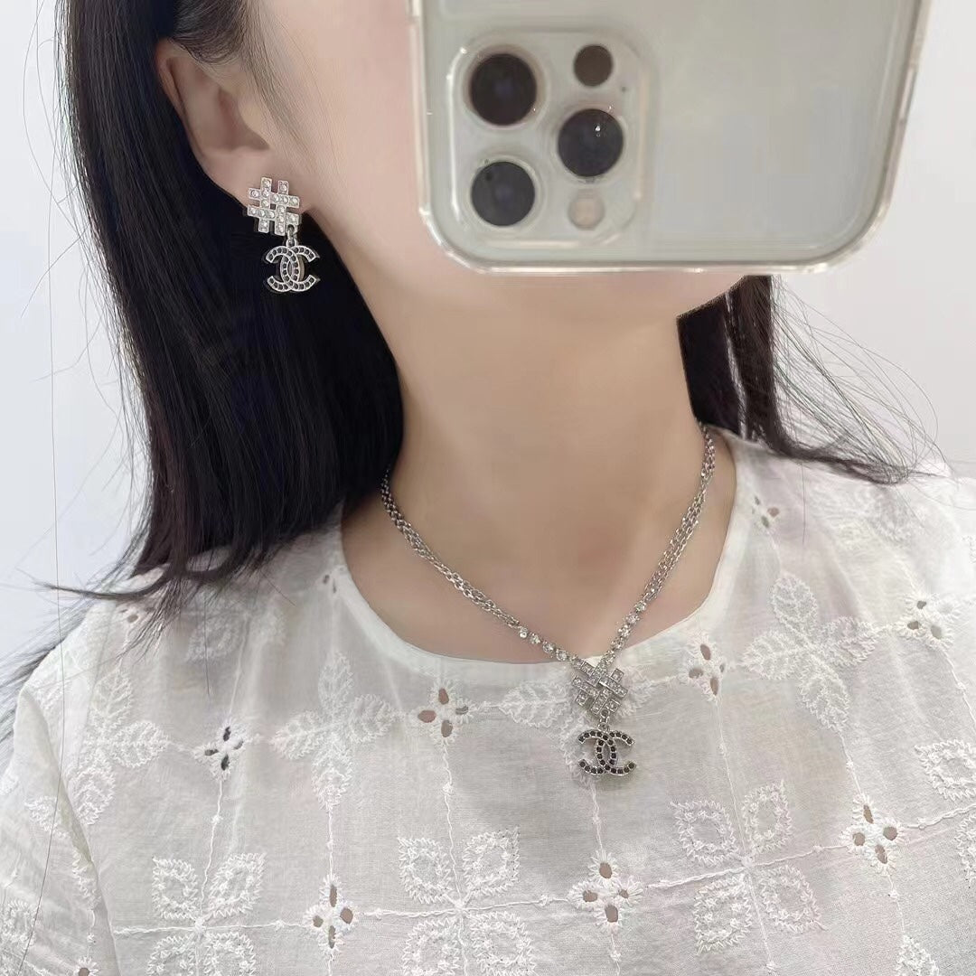 Fashionable Diamond Necklace Bow Necklace X091113