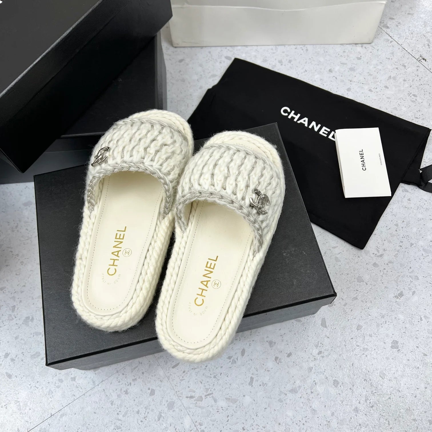 New thick-soled woven sandals 1024071709