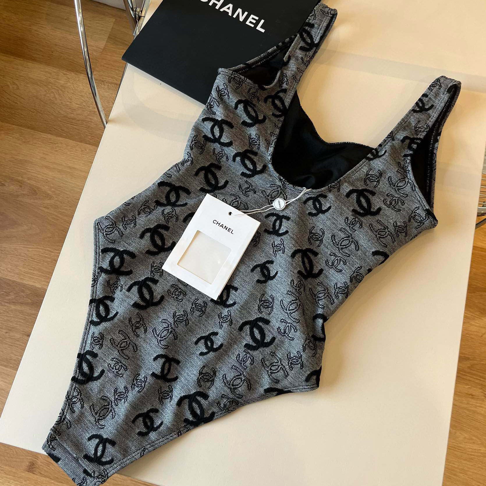 New fashionable one-piece swimming costume 1025042117