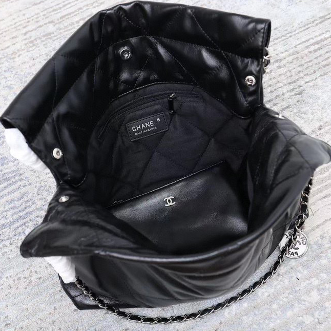 Handbag With SiLer-Tone & Lacquered Metal