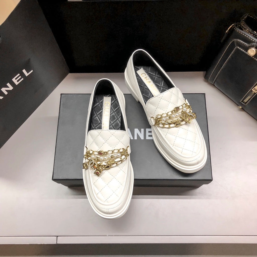 Chain Pendant Loafers