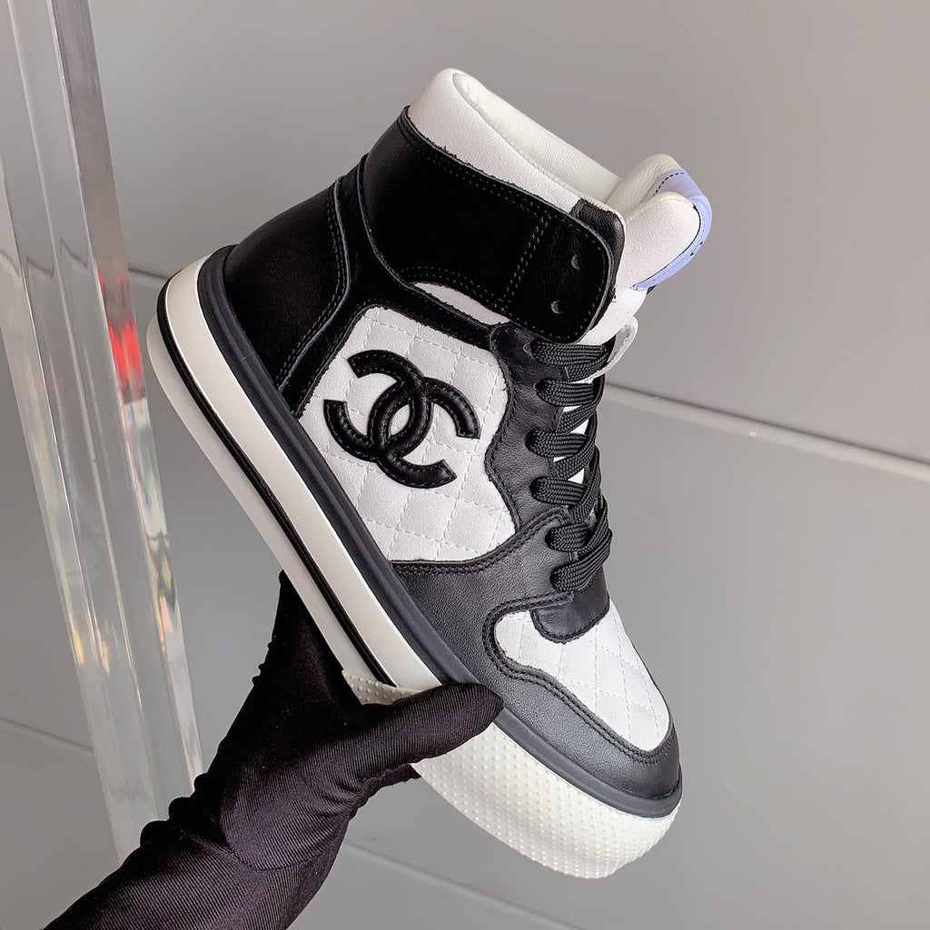 Classic versatile rhombus sneakers 1824061008