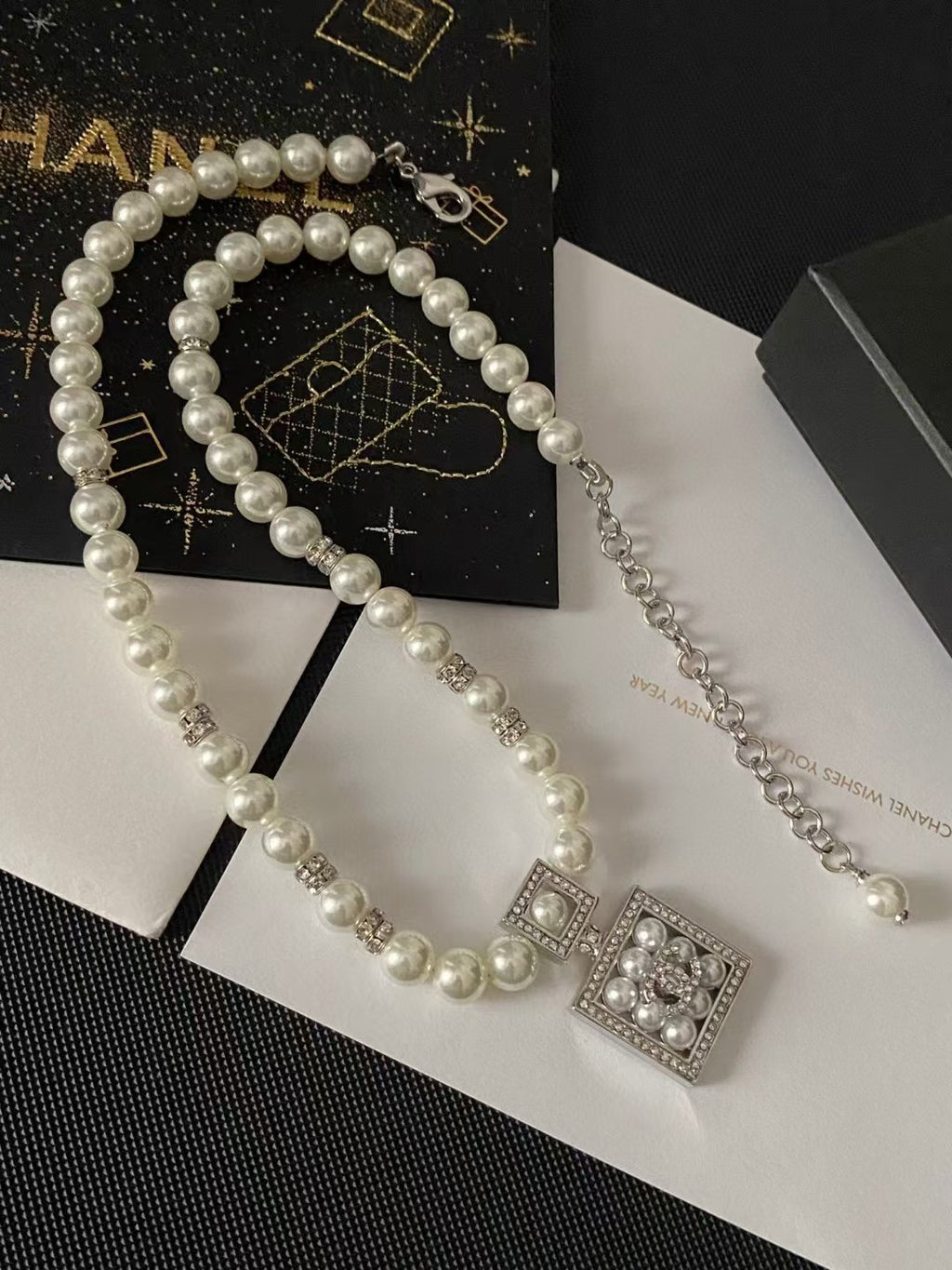 Square Pearl White Gold Diamond Square Perfume Bottle Pendant Pearl Letter Necklace 0724110602