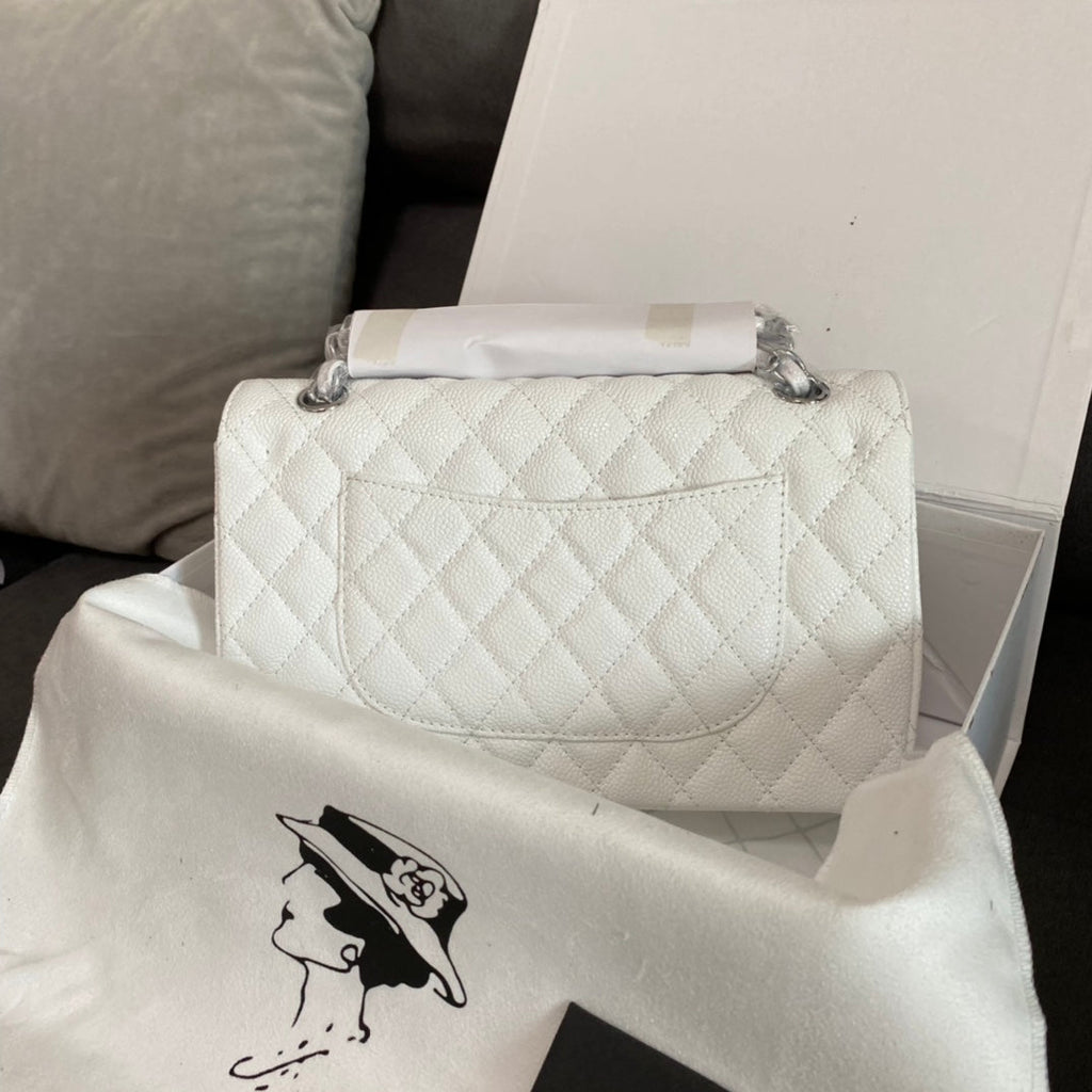 Flap Handbag With SiLer-tone Metal