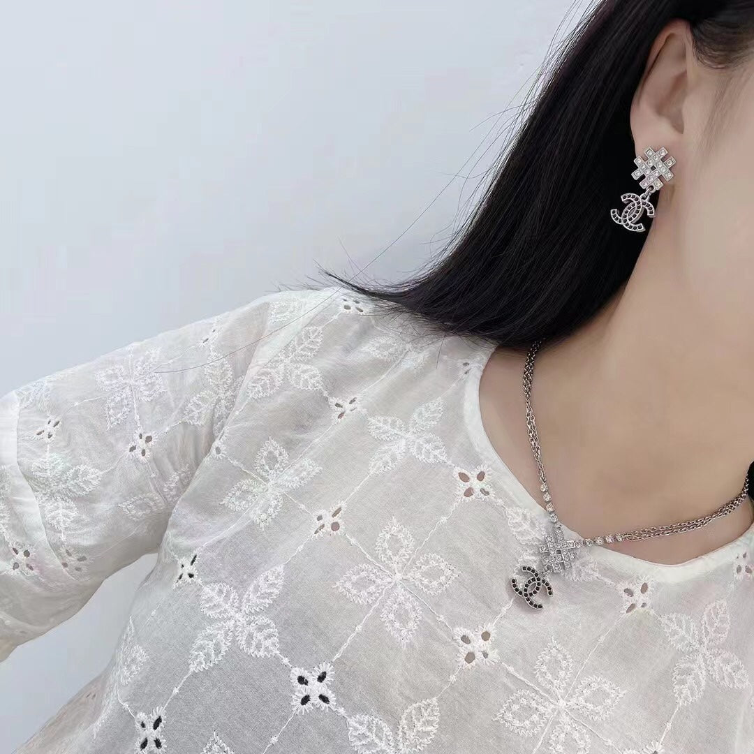 Fashionable Diamond Necklace Bow Necklace X091113