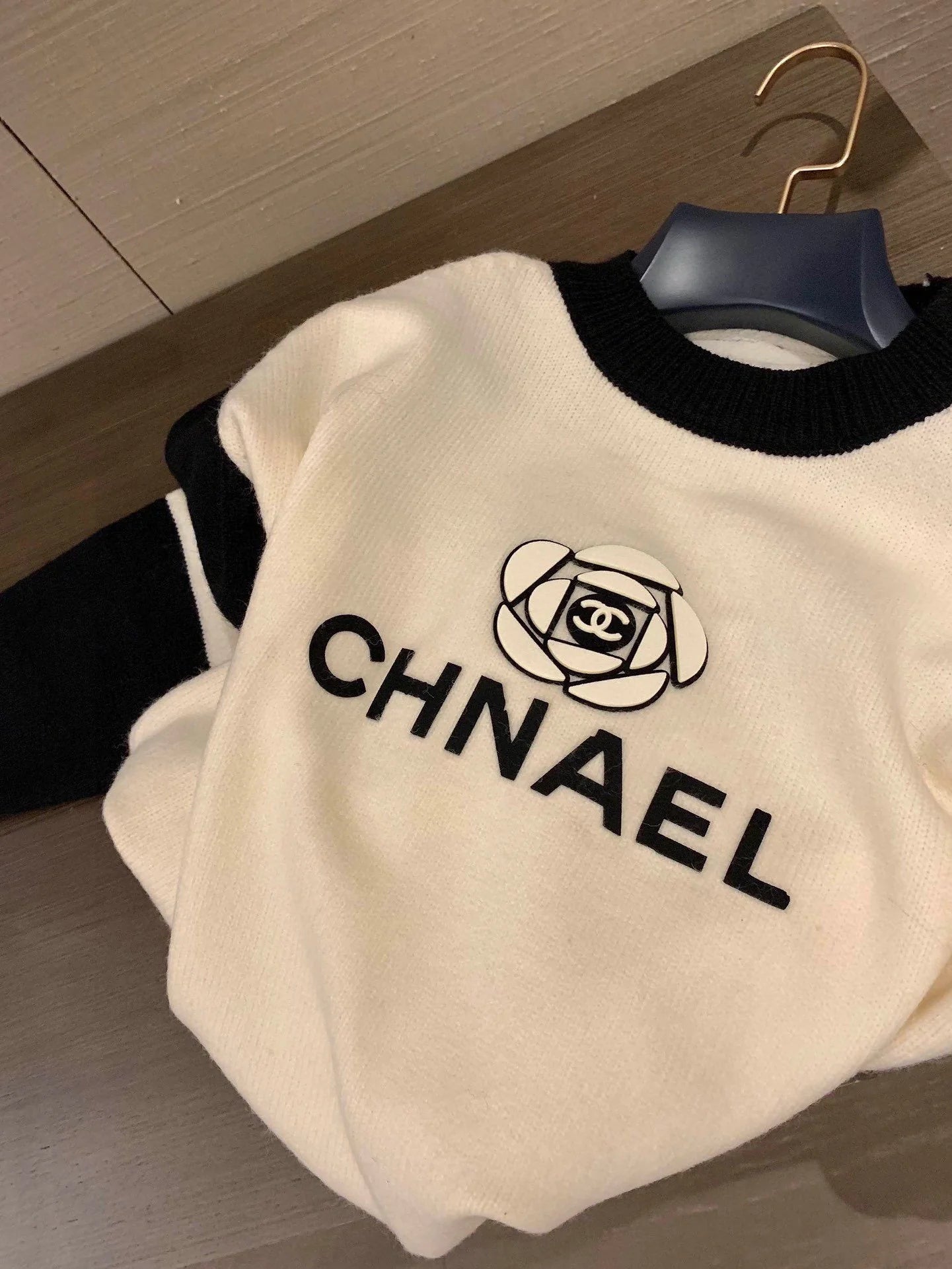 Fashion Camellia Sweater 0724012302