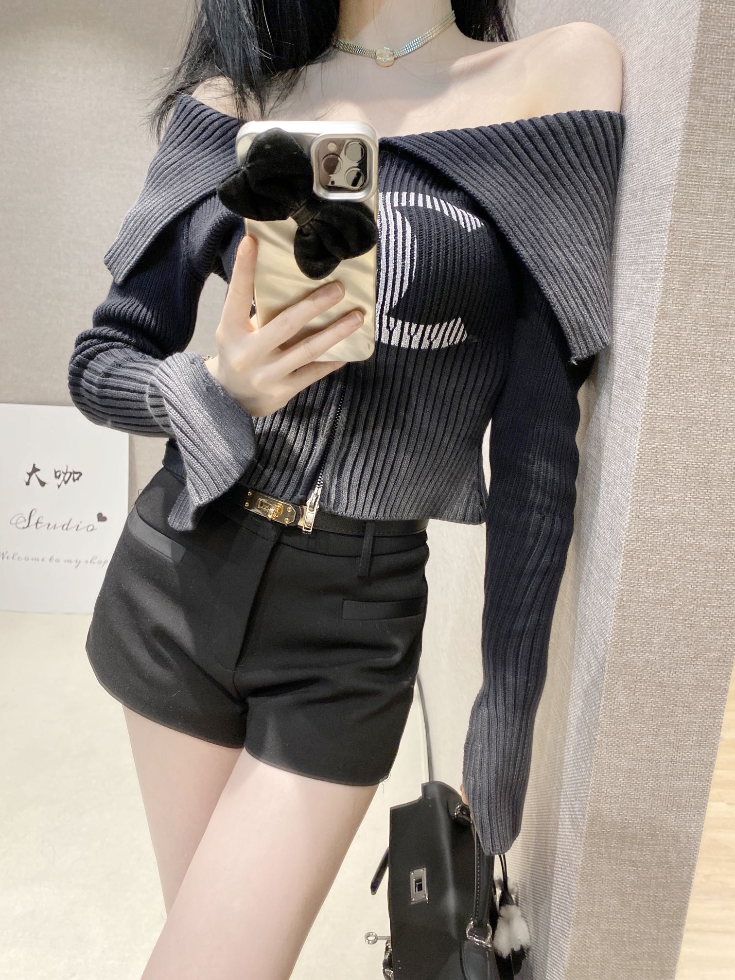 Off-the-shoulder Knit Sweater 0724082811