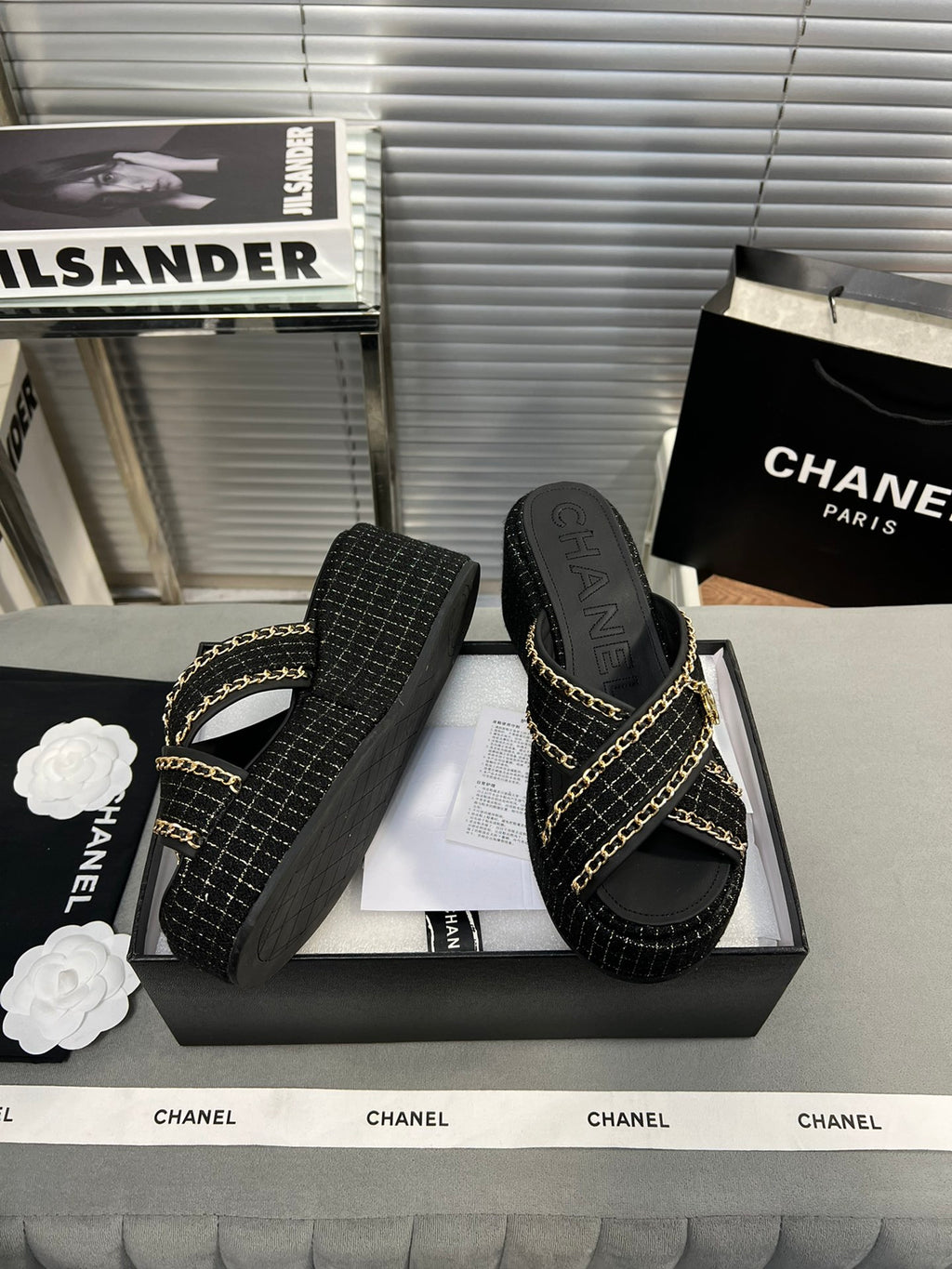 23 Ladies Fashion Luxury slipper and flip-flop S010