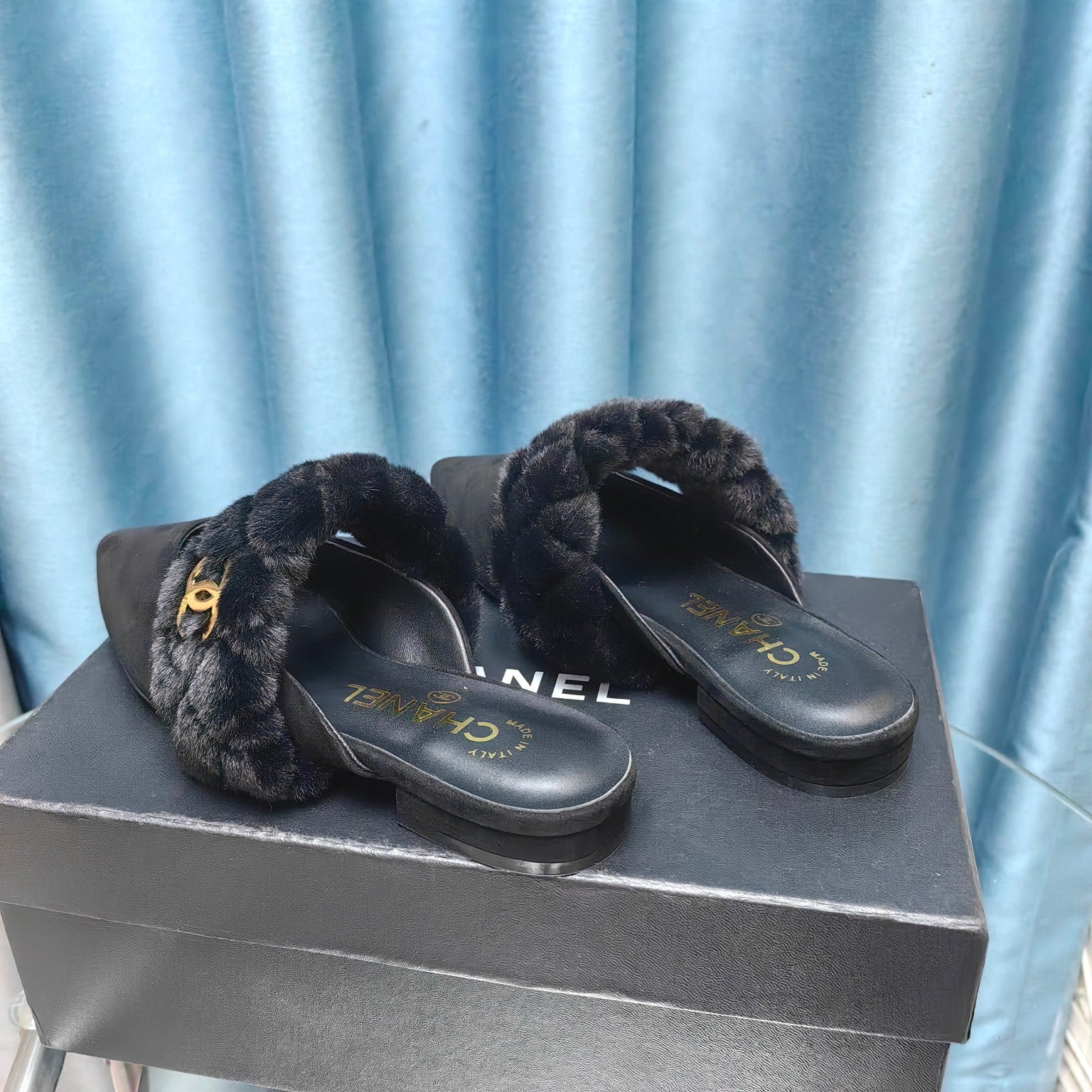 Fashion Pointed Toe Plush Slippers 0725021002