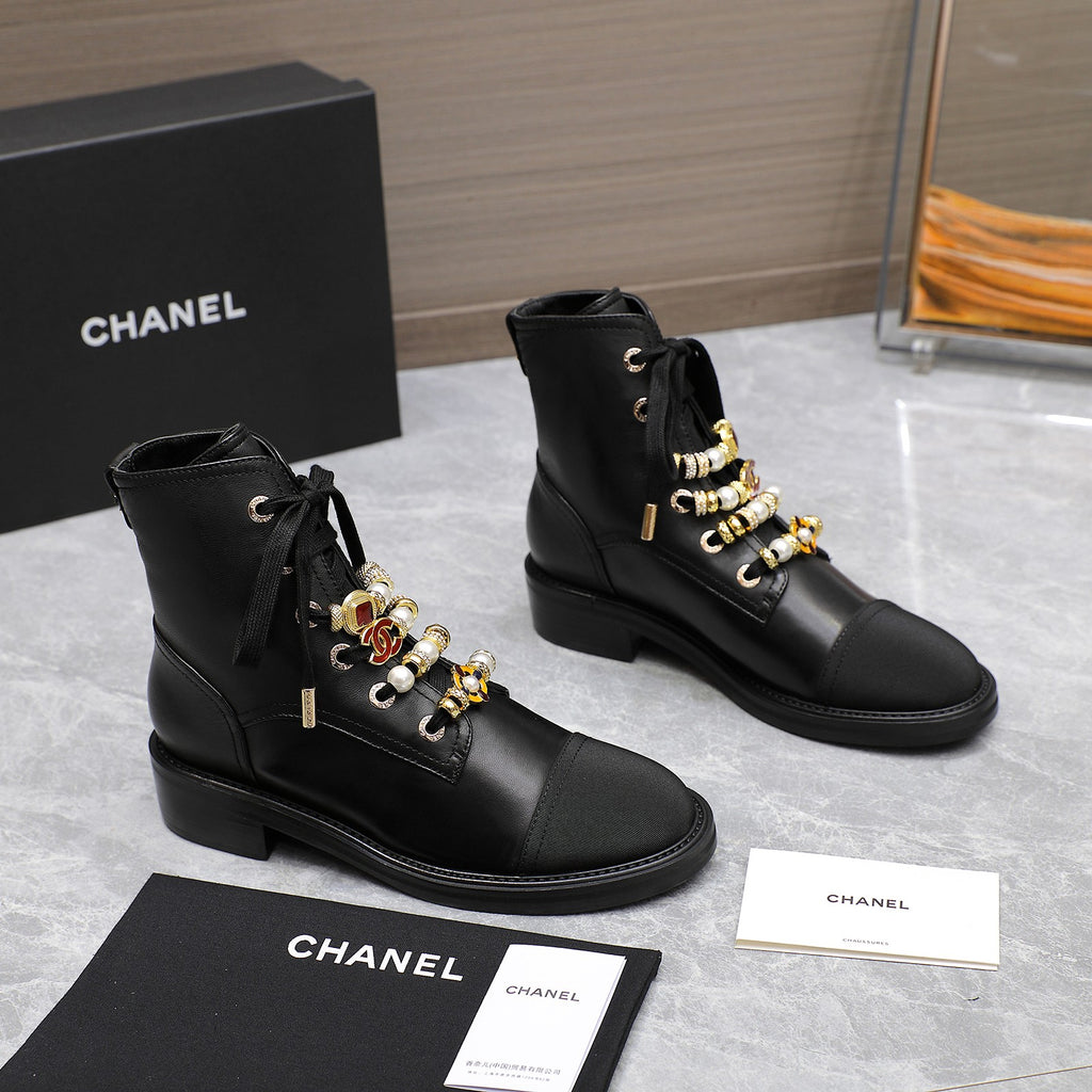 24 new Martin boots decorated with double C pearl gem heavy metal buckle 0724090503