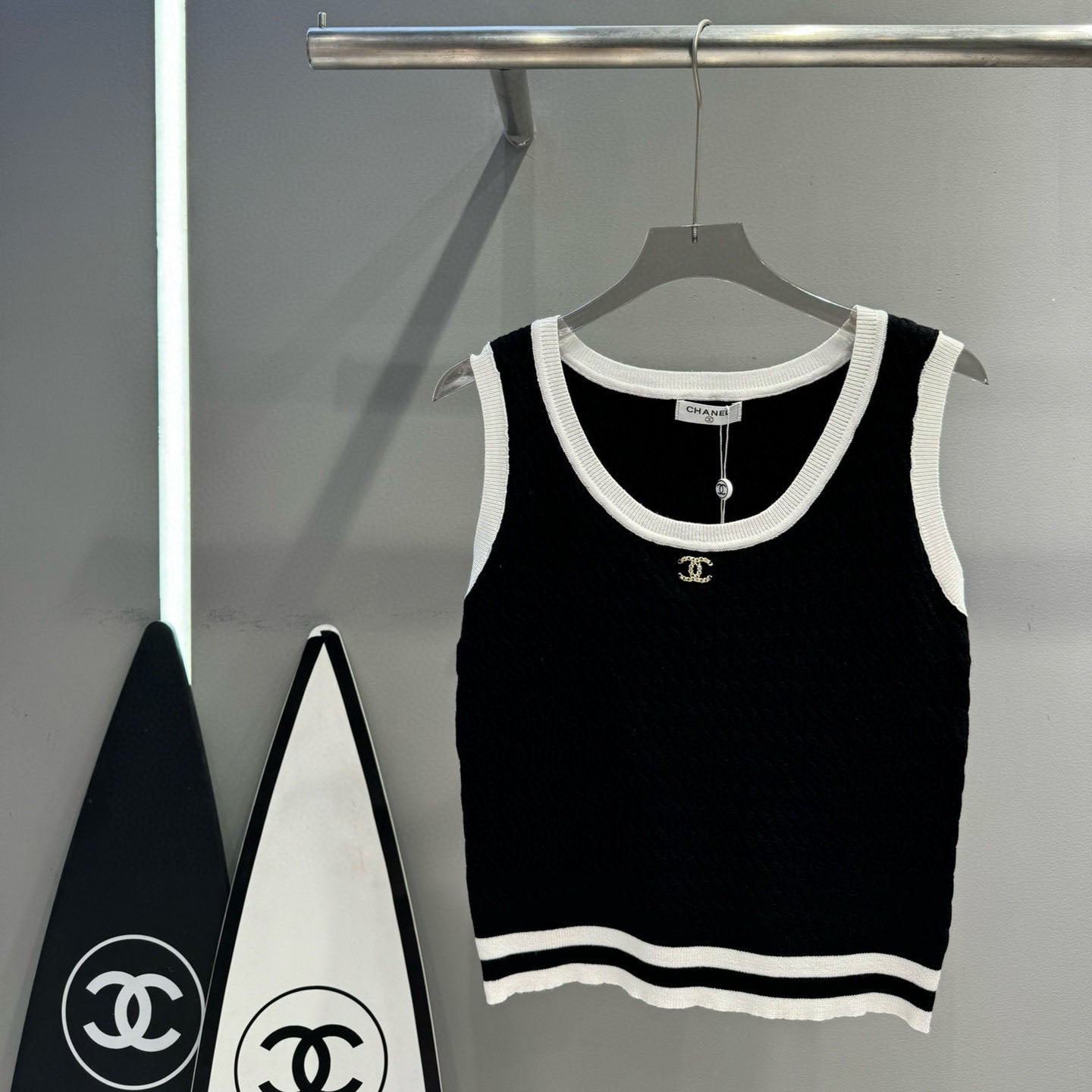 CH new twist knitted vest with contrasting colors fb0424091108