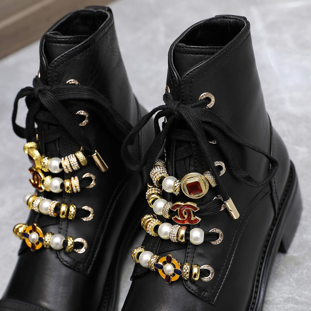 24 new Martin boots decorated with double C pearl gem heavy metal buckle 0724090503