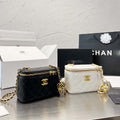 Vanity Case With Chain