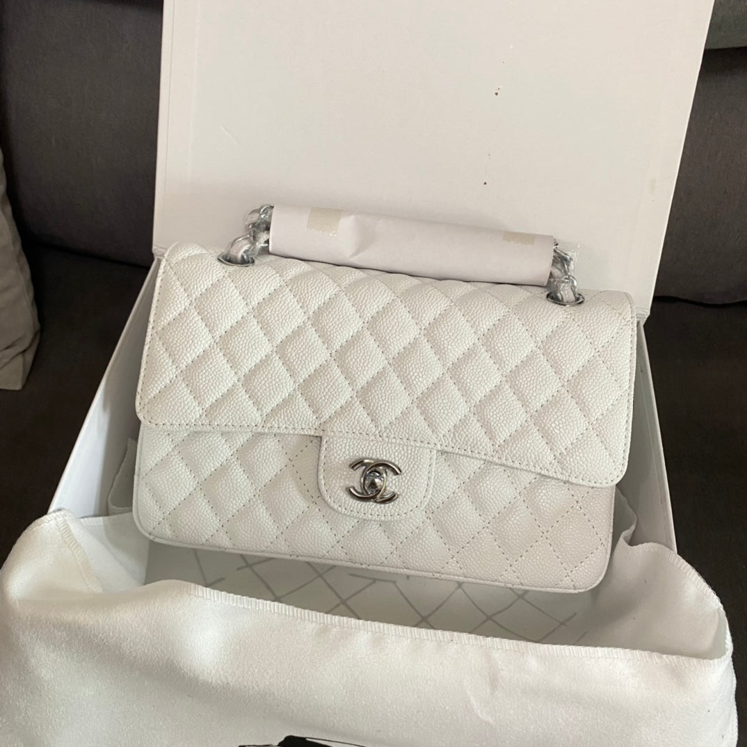 Flap Handbag With SiLer-tone Metal