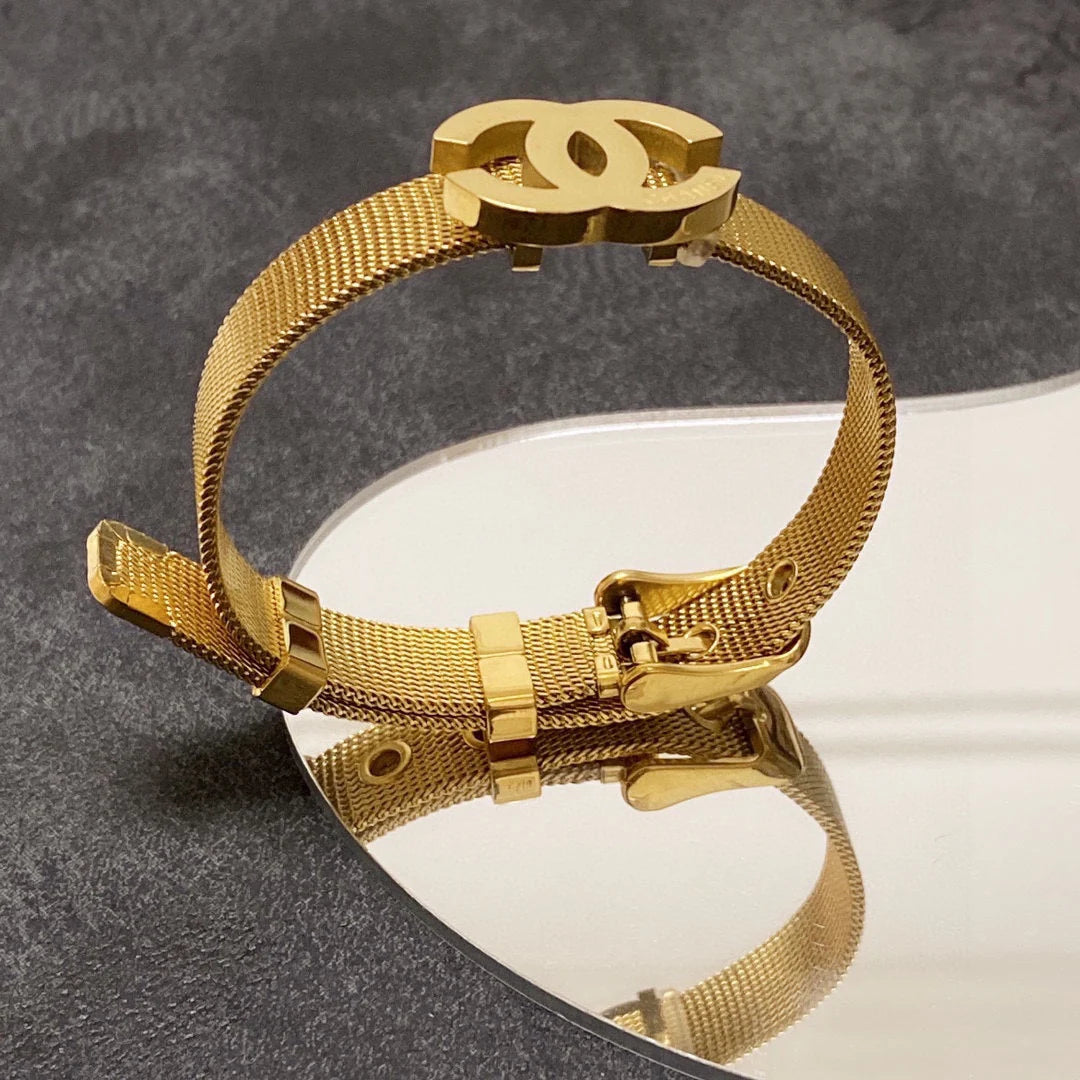 Luxury and versatile wristband 1024080506